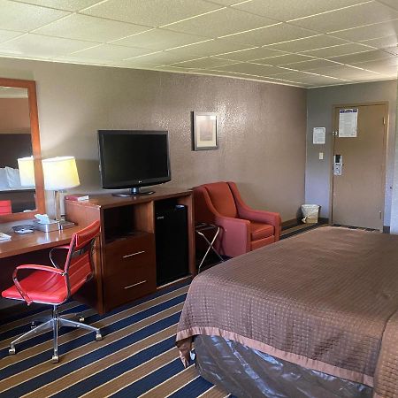Economy Inn North Randall ภายนอก รูปภาพ