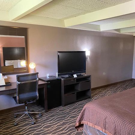Economy Inn North Randall ภายนอก รูปภาพ