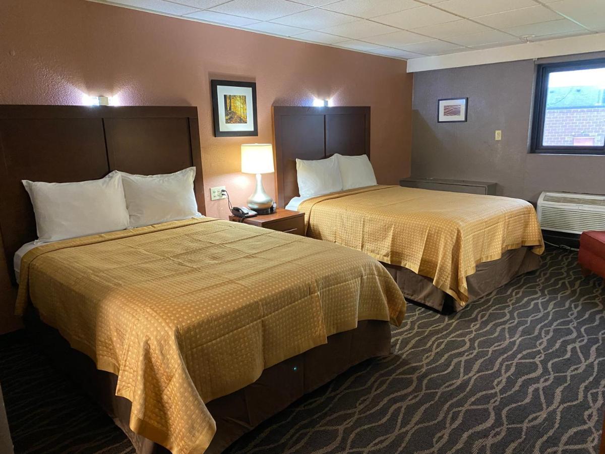 Economy Inn North Randall ภายนอก รูปภาพ