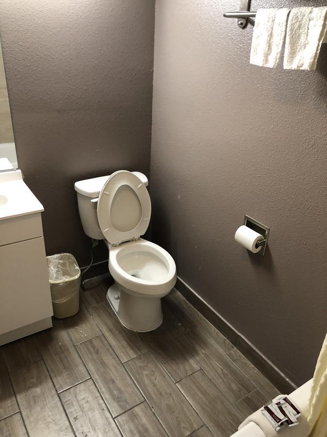 Economy Inn North Randall ภายนอก รูปภาพ